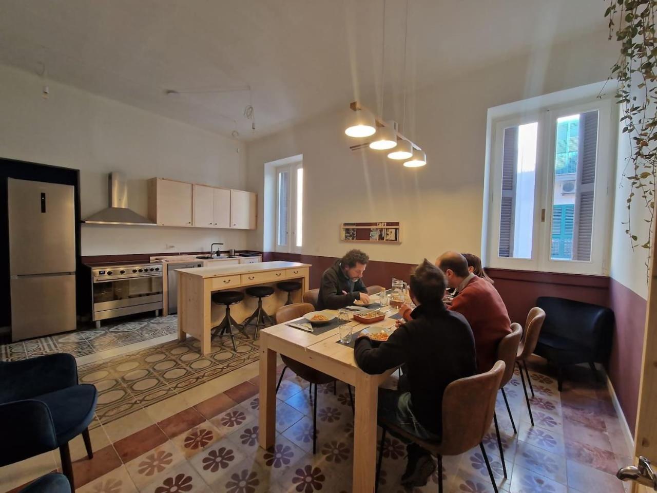 Lostabile Guesthouse & Coworking 바리 외부 사진